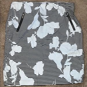 NY & Company stretch skirt